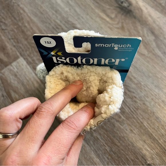 Isotoner Cream Fleece Mittens - Picture 3 of 4